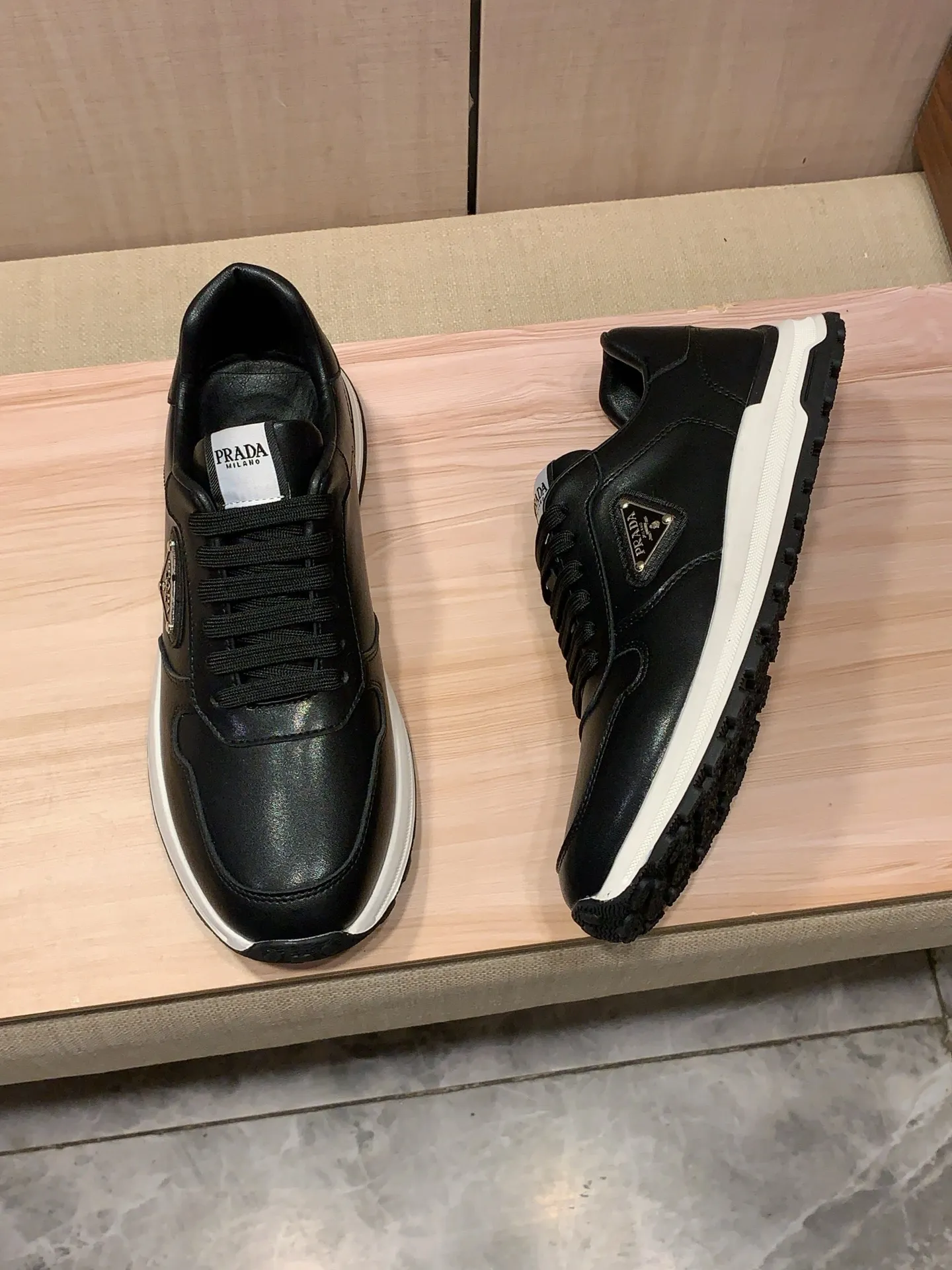 Men's Men's Shoes💰420💰💰🎩🎩[Lightning][Lightning] "PRADA*" The latest and most popular casual shoes, top brand [seduce] luxury~purchase, top~quality. [Strong] The upper is made of imported breathable cowhide with material ➕ breathable sheepskin feet (•) and fine workmanship. The original stylish and stylish soft rubber wear-resistant and non-slip outsole is light and comfortable on the feet. The real thing looks better when photographed. 122: code: 38-44, 2️⃣ colors selected